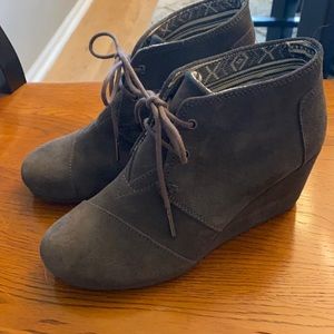 Toms gray lace up wedge size 7